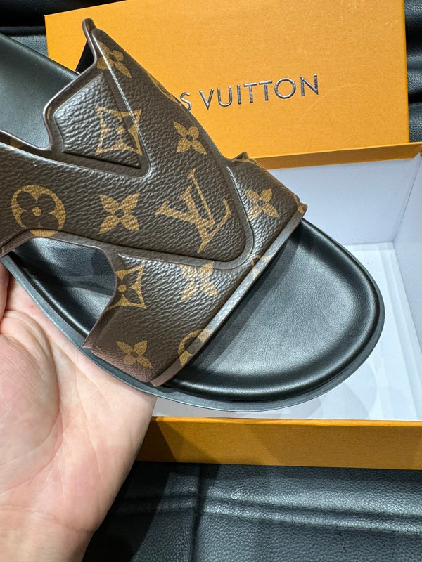 LV OASIS MULE IN CHOCOLATE BROWN MONOGRAM CALFSKIN