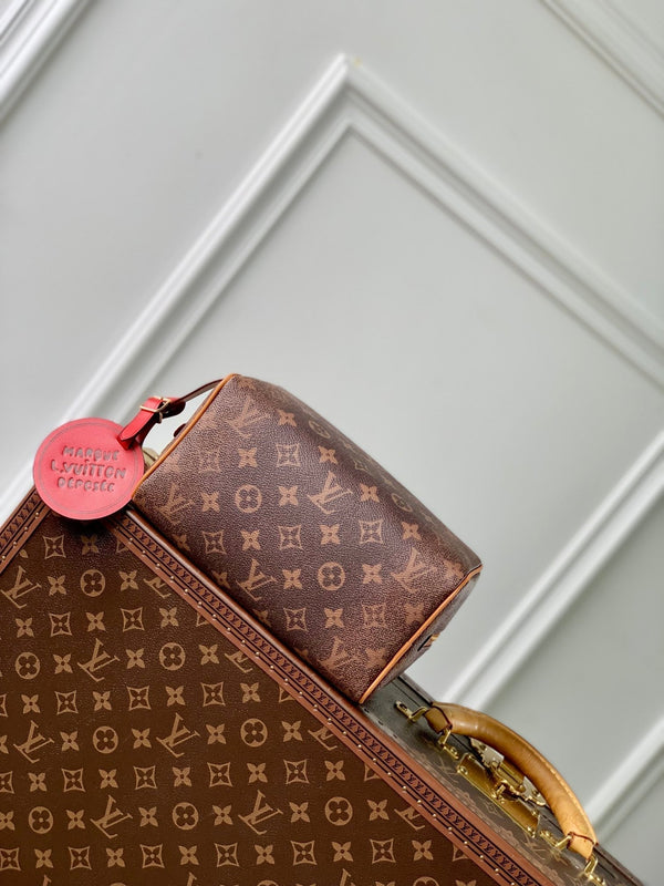 Lv Locker Dopp Kit 23 Brown Monogram