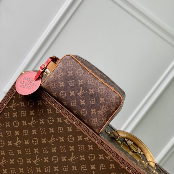 Lv Locker Dopp Kit 23 Brown Monogram