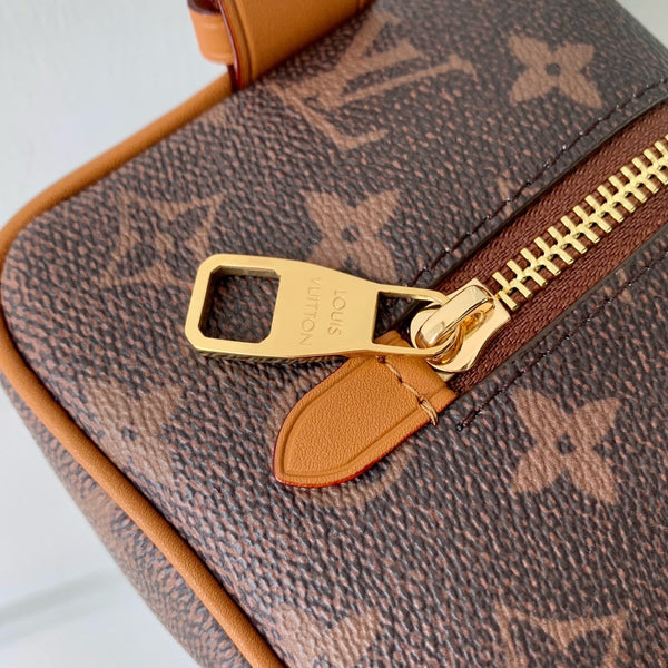 Lv Locker Dopp Kit 23 Brown Monogram