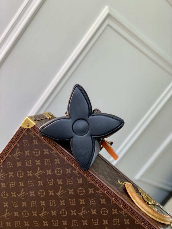 BLOOM PM 21 IN BLACK CALFSKIN GOLD HARDWARE