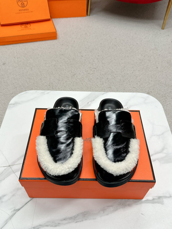 HM Go Mule Black White Cowhide Lined With Wool Fleece 476589