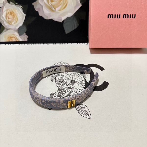 HEADBAND WITH GARNITURE PRINT IN LAVENDER GRAY SILK 432824