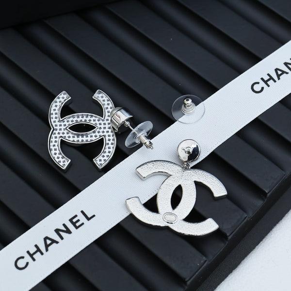 DOUBLE C EARRINGS IN SILVER METAL WITH BLACK SNOWFLAKE EMBOSSED ON WHITE ENAMEL