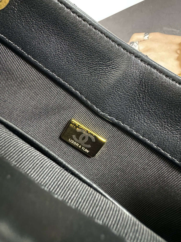 24c cc hobo bag 20cm black lambskin gold hardware