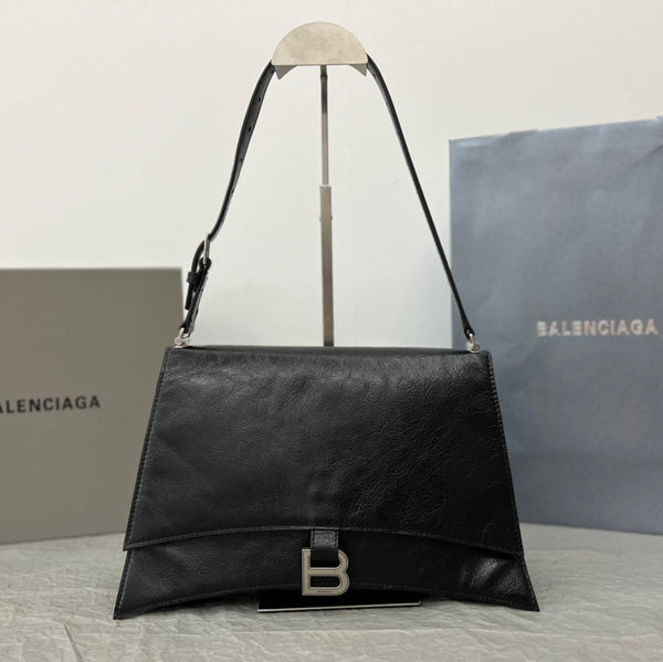 CRUSH SHOULDER BAG 31 IN BLACK CRUSHED CALFSKIN LEATHER STRAP SILVER HARDWARE