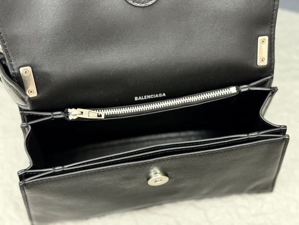 CRUSH SHOULDER BAG 25 IN BLACK CRUSHED CALFSKIN LEATHER STRAP SILVER HARDWARE