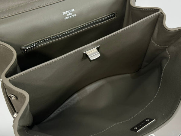 BORSA RODEO PICCOLA 29 IN PELLE DI VITELLO LISCIA VERDE KAKI CON FERRAMENTA IN ARGENTO