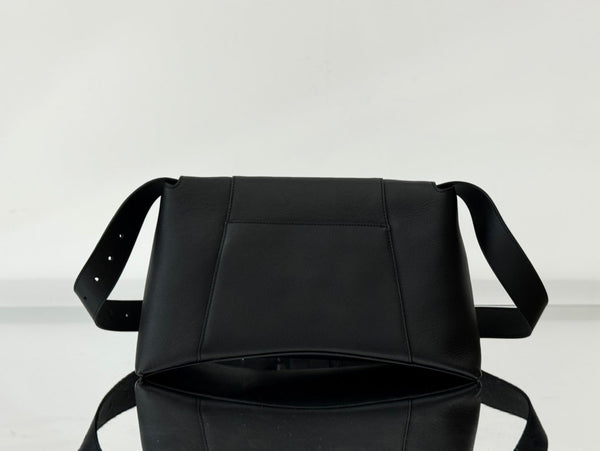 DOWNTOWN M CROSSBODY BAG 32 IN BLACK SOFT LAMBSKIN