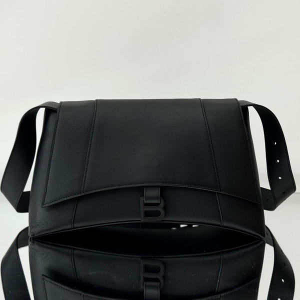 DOWNTOWN M CROSSBODY BAG 32 IN BLACK SOFT LAMBSKIN