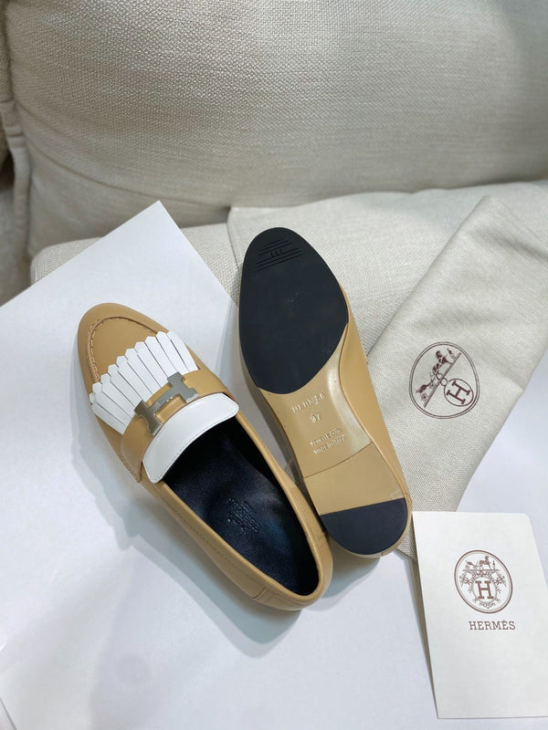 Mocassini HM Royal in pelle di vitello marrone latte 348023