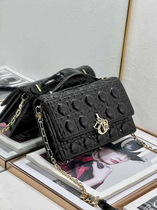 MY CD 24 BORSA CON MANICO SUPERIORE IN PELLE DI AGNELLO VERNICIATA NERA