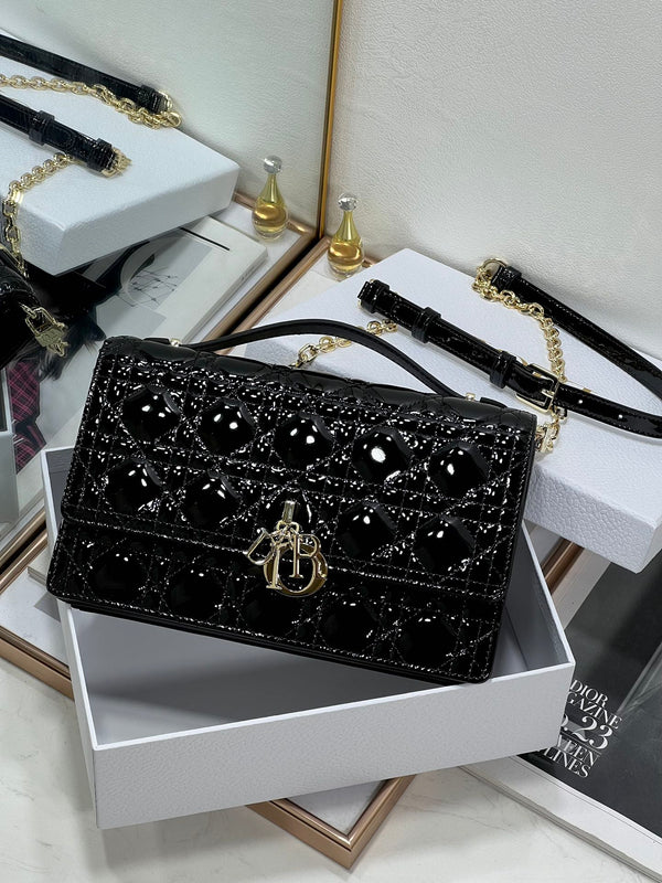 MY CD 24 BORSA CON MANICO SUPERIORE IN PELLE DI AGNELLO VERNICIATA NERA