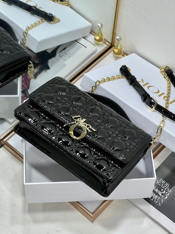 MY CD 24 BORSA CON MANICO SUPERIORE IN PELLE DI AGNELLO VERNICIATA NERA