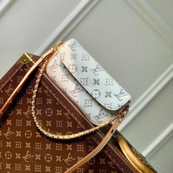 Lv Wallet on Chain Ivy 23.5 White Monogram jacquard fabric