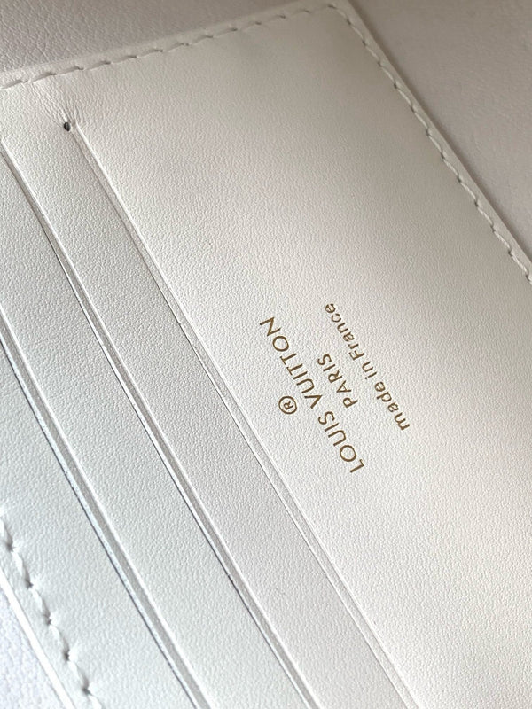 Wallet On Chain Capucines handbag White Cowhide 250408