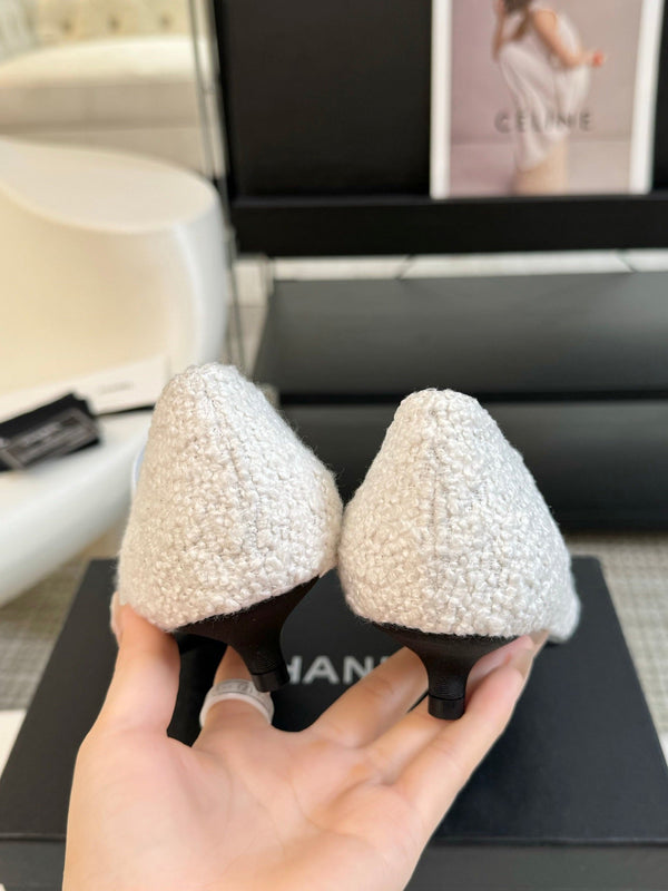 CC MARY JANE IN WHITE TWEED AND BLACK SATIN