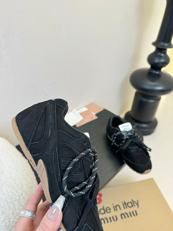 Sneaker Miu x NB in pelle scamosciata nera 235809