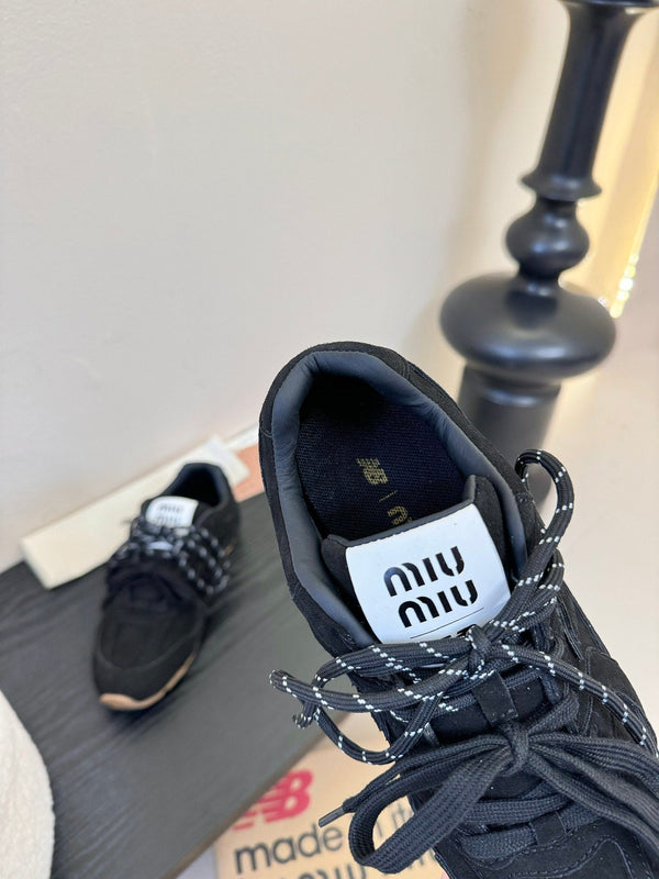 Sneaker Miu x NB in pelle scamosciata nera 235809