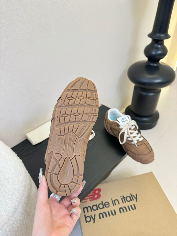 Miu x NB Sneaker Brown Suede 235810