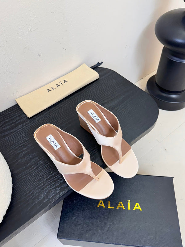 Alaia 25 Cube Thong Mules Nude Satin Sheepskin 297037