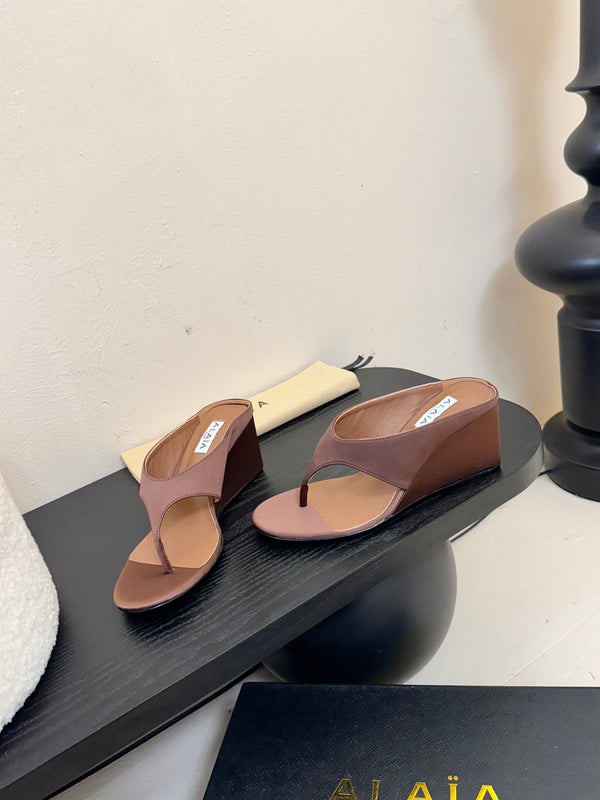 Alaia 25 Cube Thong Mules Brown Satin Sheepskin 297040