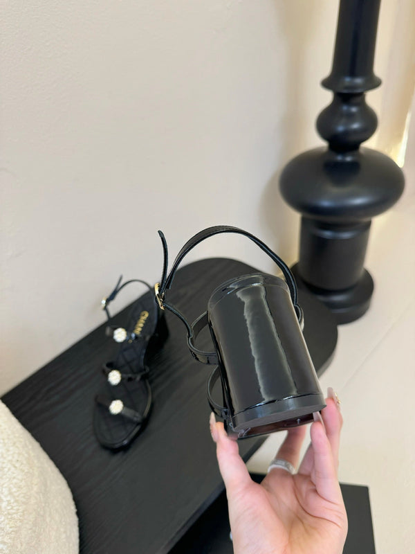 CC 25SS 3 Flowers Heel Sandals 60mm Black Sheepskin 351431