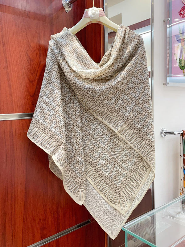FF PONCHO 140 CM SCRAF IN BEIGE MONOGRAM SILK CASHMERE