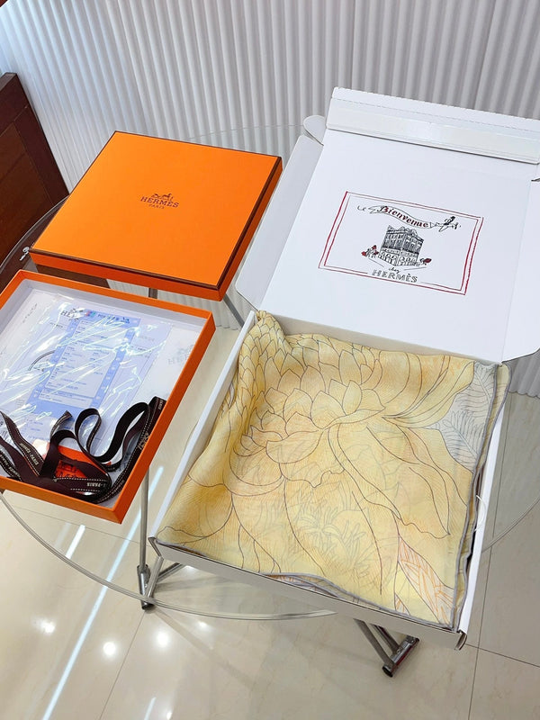 Faubourg Tropical Detail scarf 110 CM In Beige Colorful Silk  208584