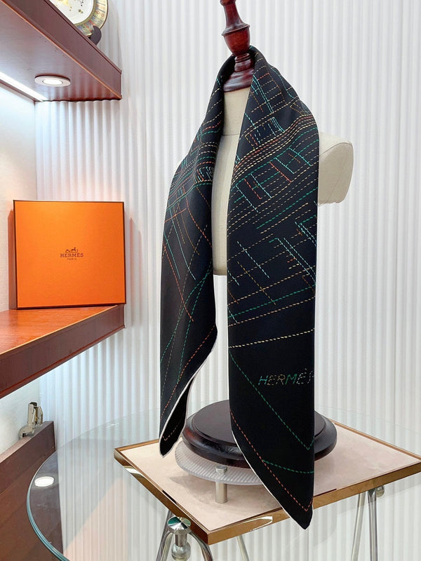 Pique Sellier Shawl 90 CM In Black Colorful Silk Twill 312868