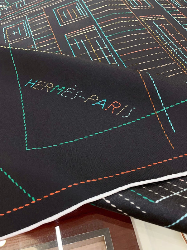 Pique Sellier Shawl 90 CM In Black Colorful Silk Twill 312868