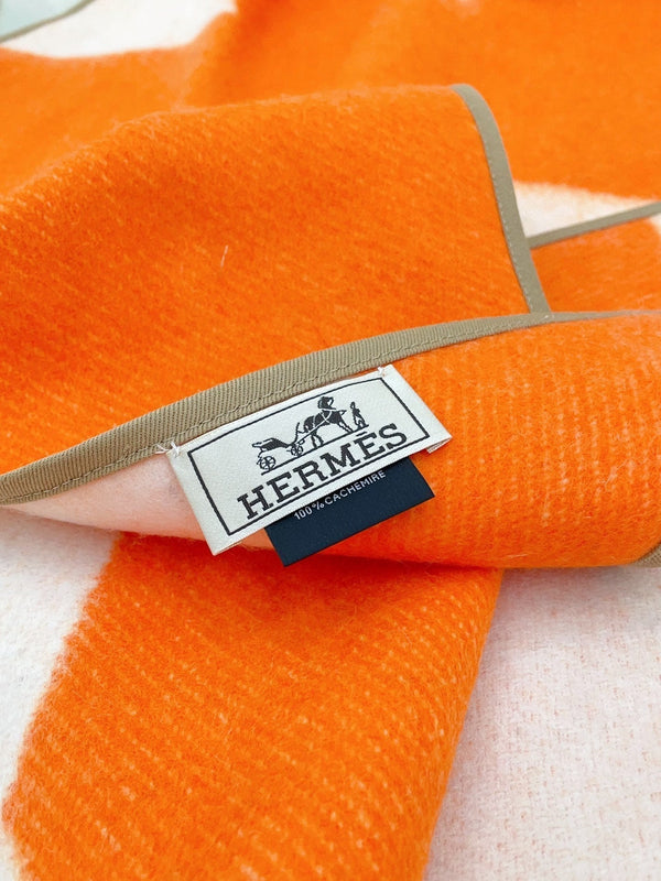 Diamond Shaped Scarf 186 CM In Orange Mix White Cashmere 373671