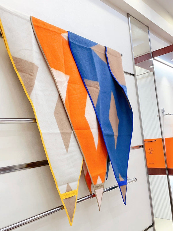 Diamond Shaped Scarf 186 CM In Orange Mix White Cashmere 373671