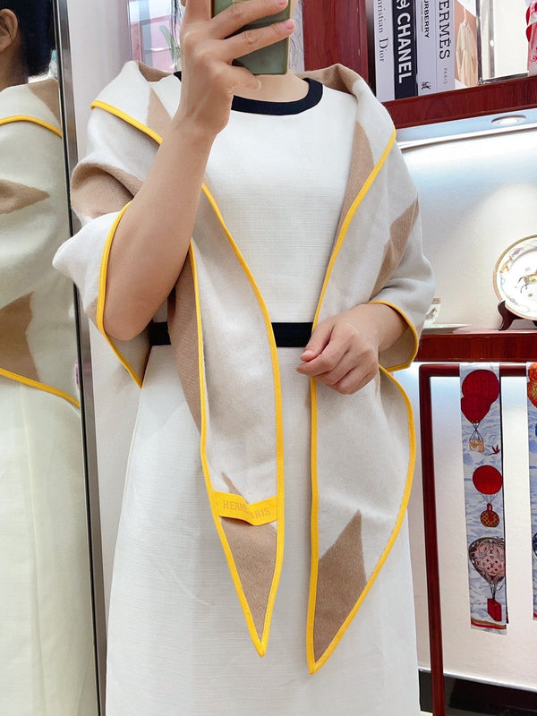 Diamond Shaped Scarf 186 CM In White Mix Dark Beige Cashmere 373672