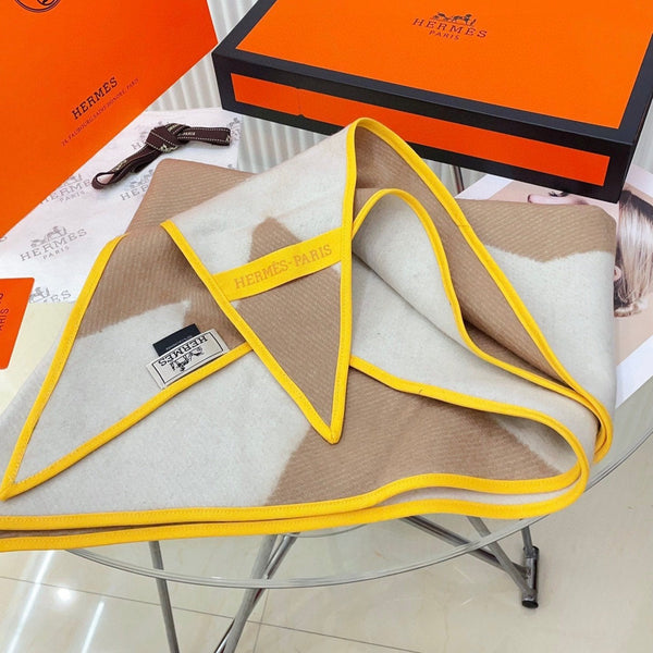 Diamond Shaped Scarf 186 CM In White Mix Dark Beige Cashmere 373672