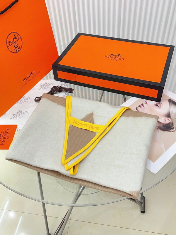 Diamond Shaped Scarf 186 CM In White Mix Dark Beige Cashmere 373672