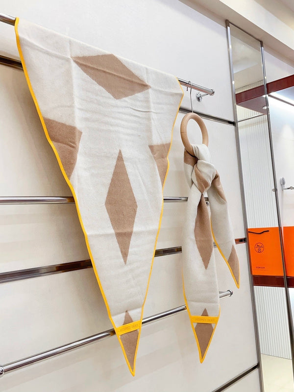 Diamond Shaped Scarf 186 CM In White Mix Dark Beige Cashmere 373672