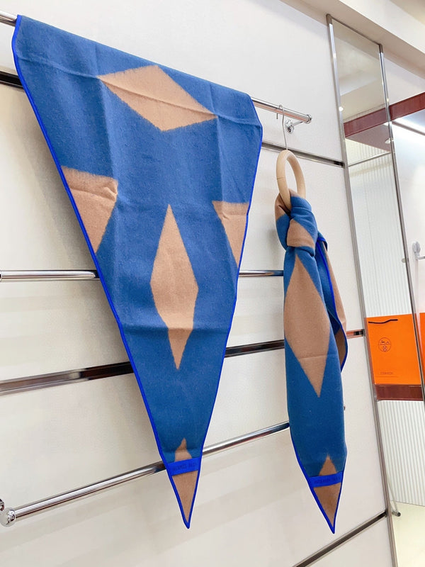 Diamond Shaped Scarf 186 CM In Blue Mix Dark Beige Cashmere 373673