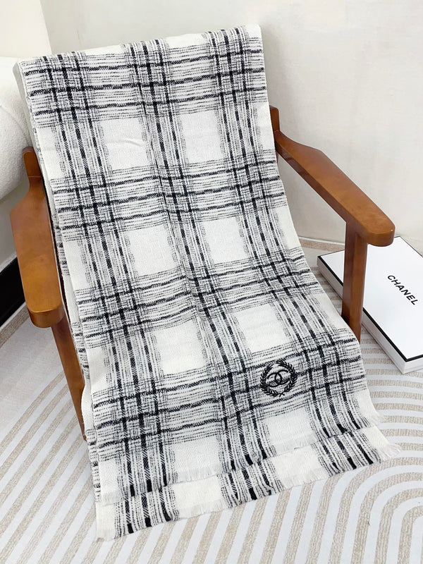 CC Scarf 190 CM In White With Black Stripes Fleece Wool 416907