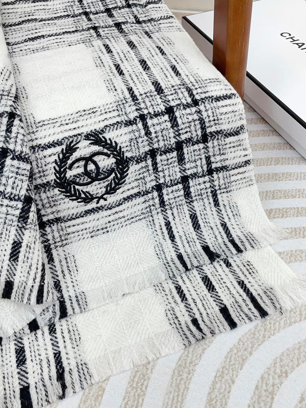 CC Scarf 190 CM In White With Black Stripes Fleece Wool 416907