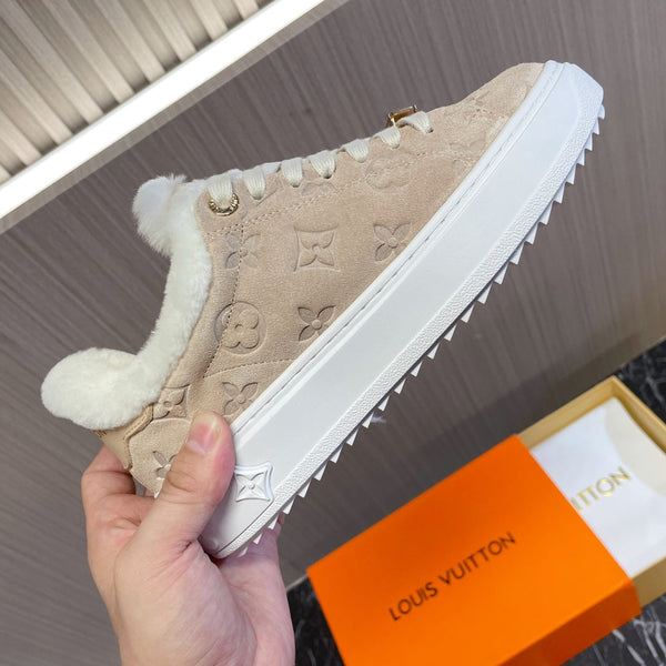 Sneaker LV Time Out 40mm Beige Monogram Suede