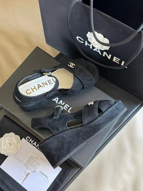 CC CLASSIC WEDGE SANDALS IN BLACK LAMBSKIN SUEDE