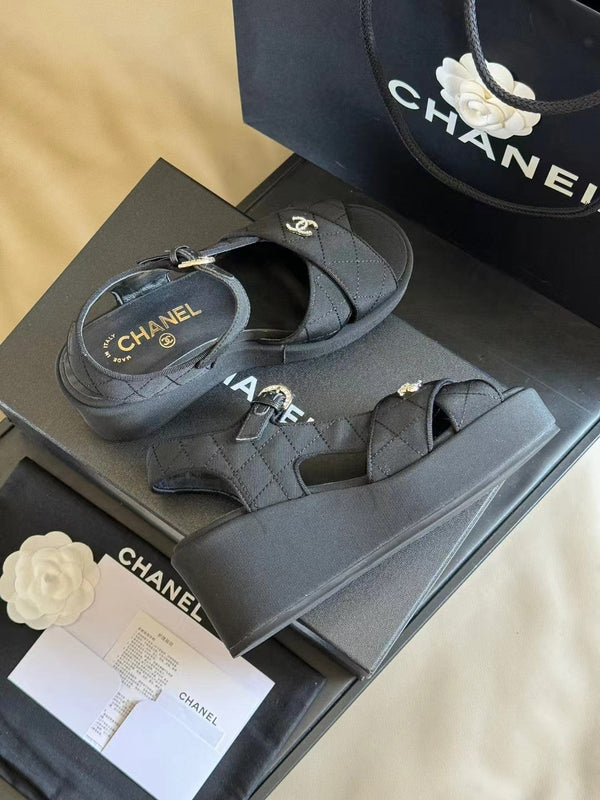 CC CLASSIC WEDGE SANDALS IN BLACK FABRIC