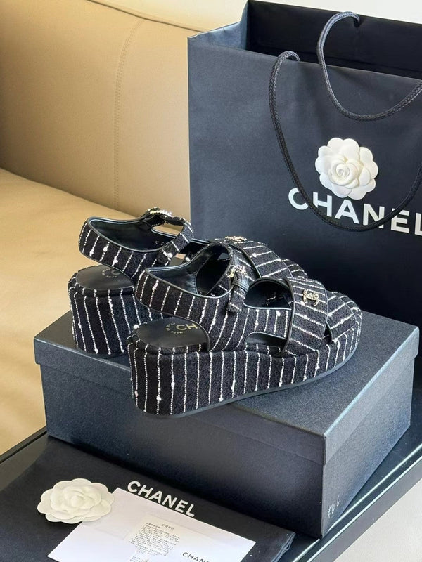 CC CLASSIC WEDGE SANDALS IN BLACK WHITE LAMBSKIN SUEDE