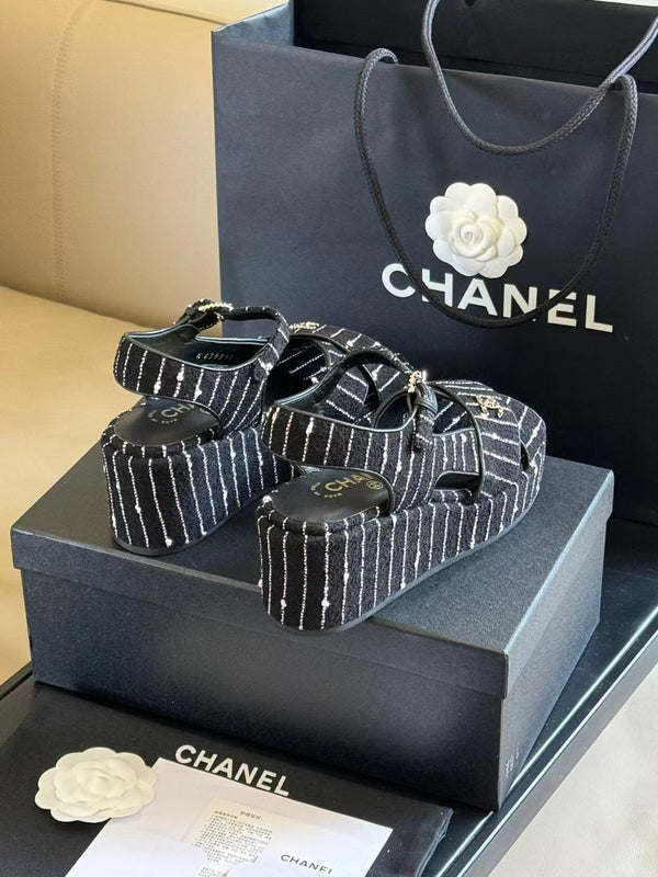 CC CLASSIC WEDGE SANDALS IN BLACK WHITE LAMBSKIN SUEDE