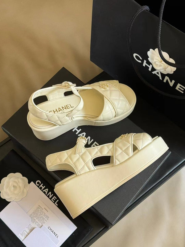 CC CLASSIC WEDGE SANDALS IN WHITE LAMBSKIN