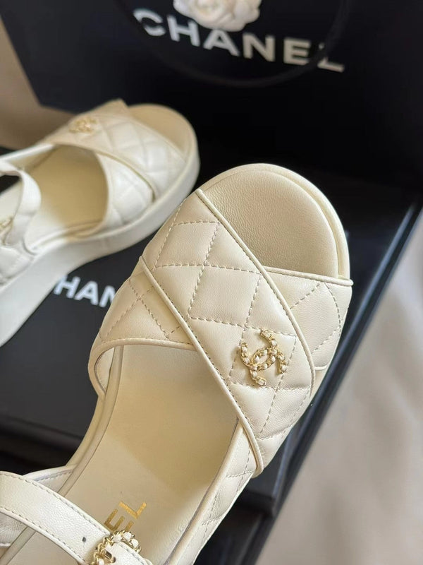 CC CLASSIC WEDGE SANDALS IN WHITE LAMBSKIN