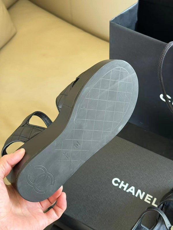 CC CLASSIC WEDGE SANDALS IN BLACK LAMBSKIN