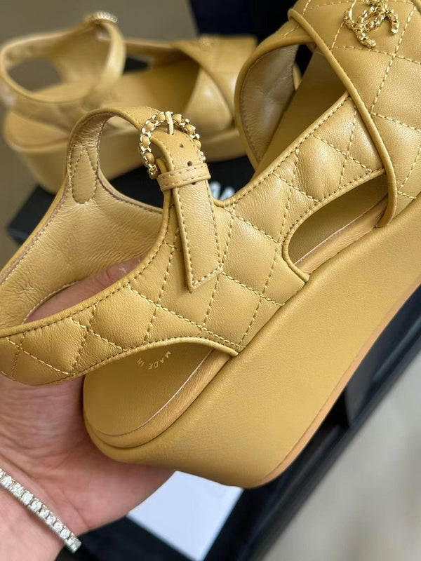 CC CLASSIC WEDGE SANDALS IN LIGHT YELLOW LAMBSKIN
