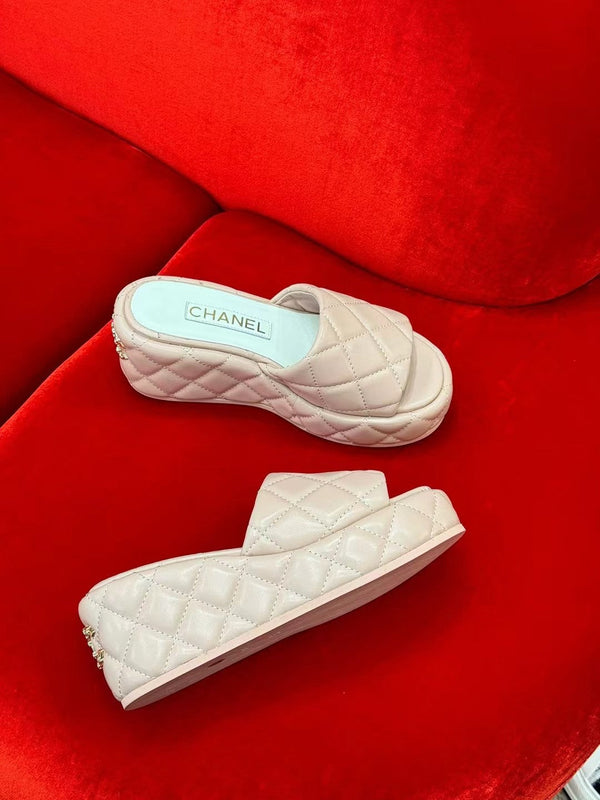 CC WEDGE HEEL BEIGE CREAM LAMBSKIN